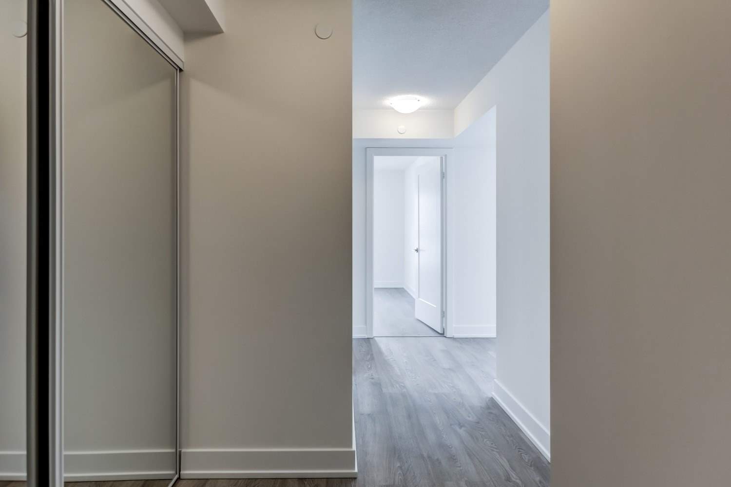 9 Mabelle Ave, #2822
