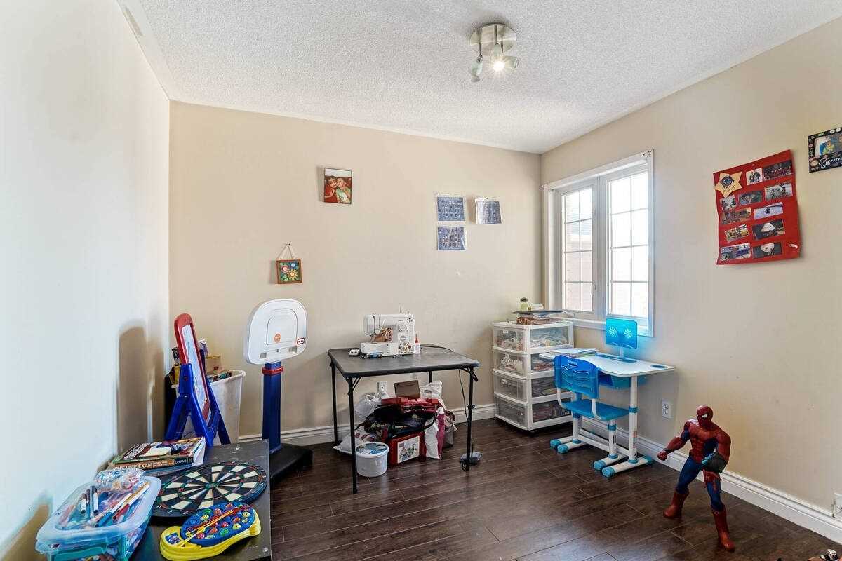 1188 Prestonwood Cres