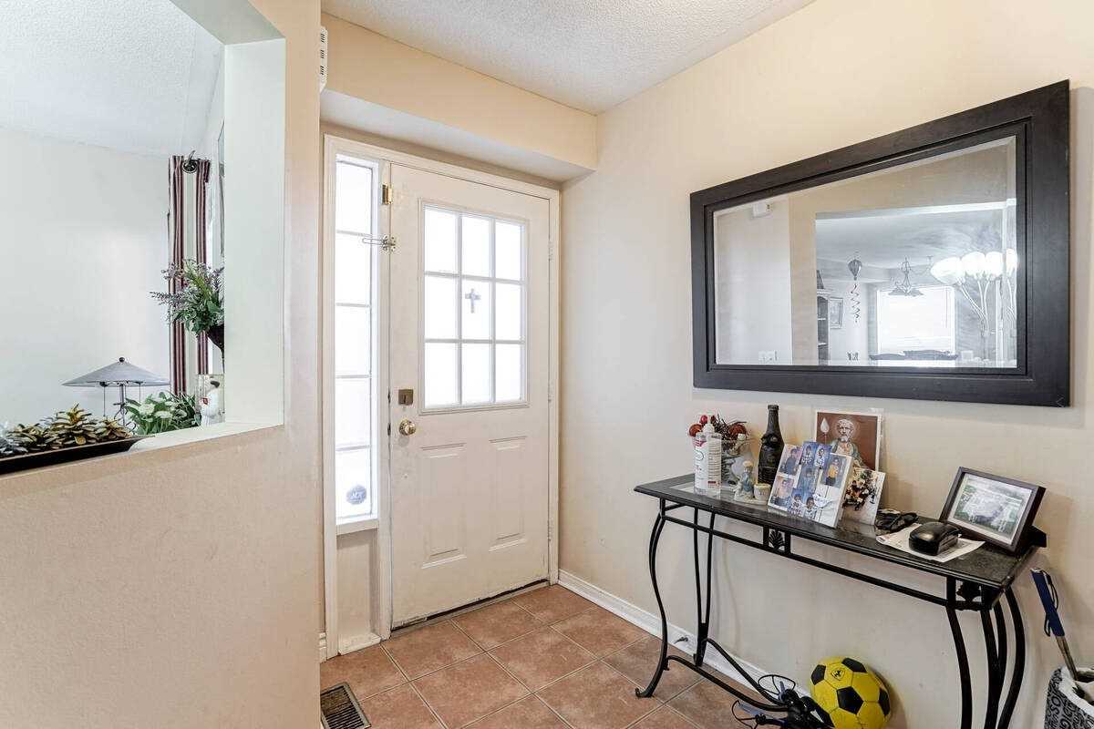 1188 Prestonwood Cres