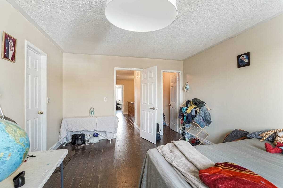 1188 Prestonwood Cres