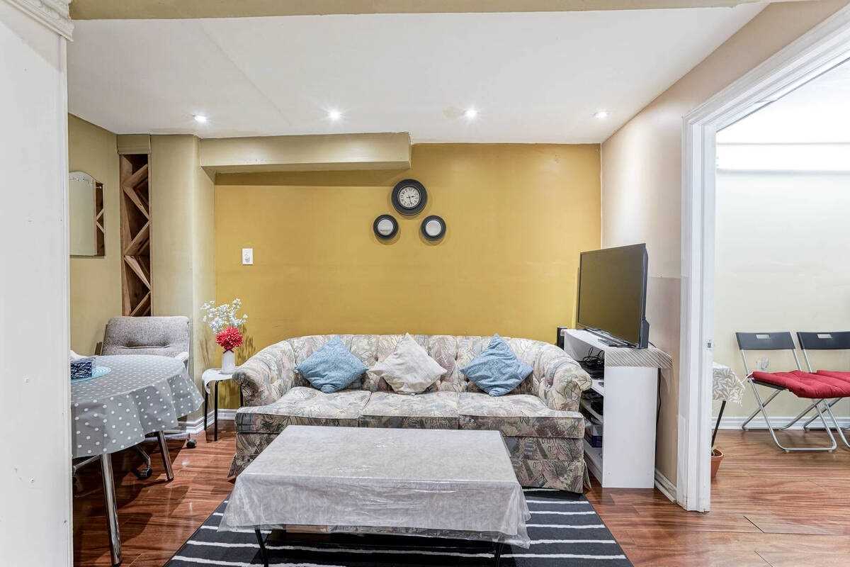 1188 Prestonwood Cres