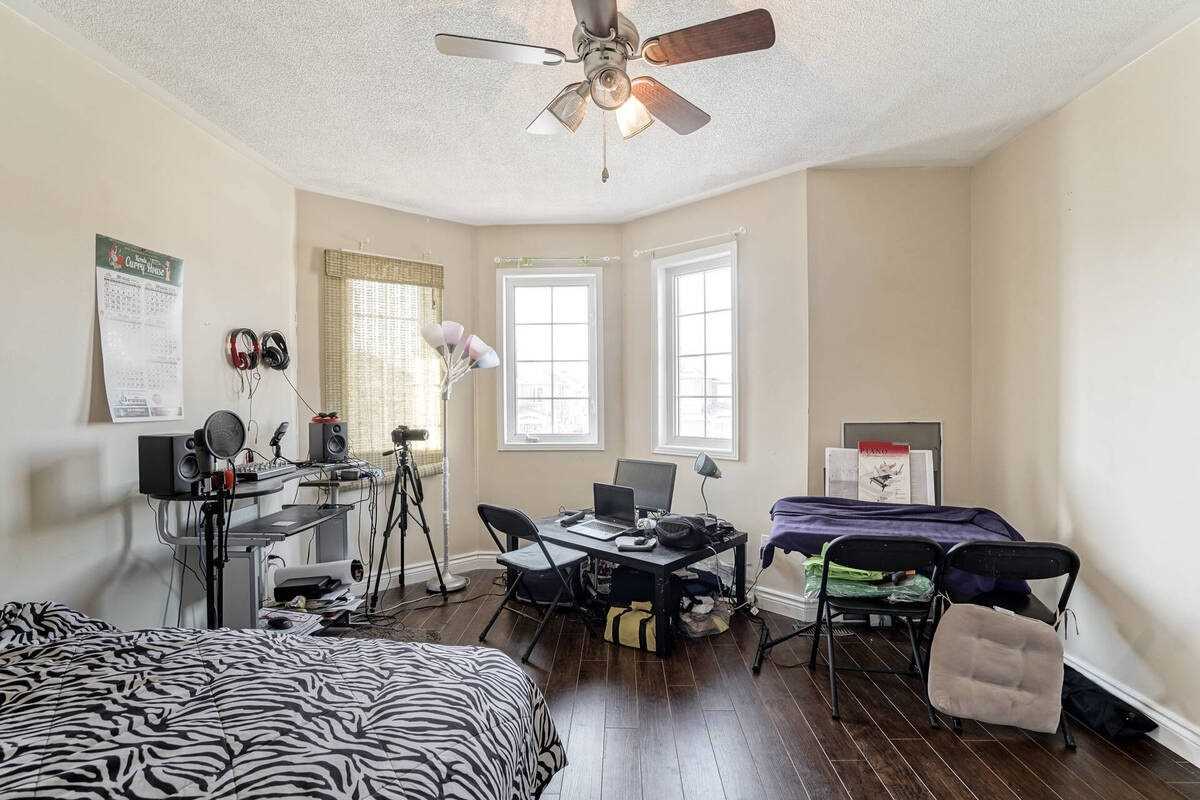 1188 Prestonwood Cres