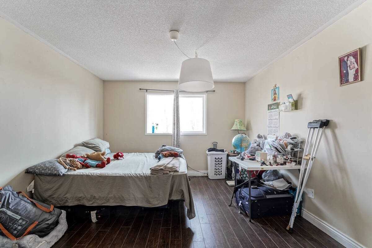 1188 Prestonwood Cres