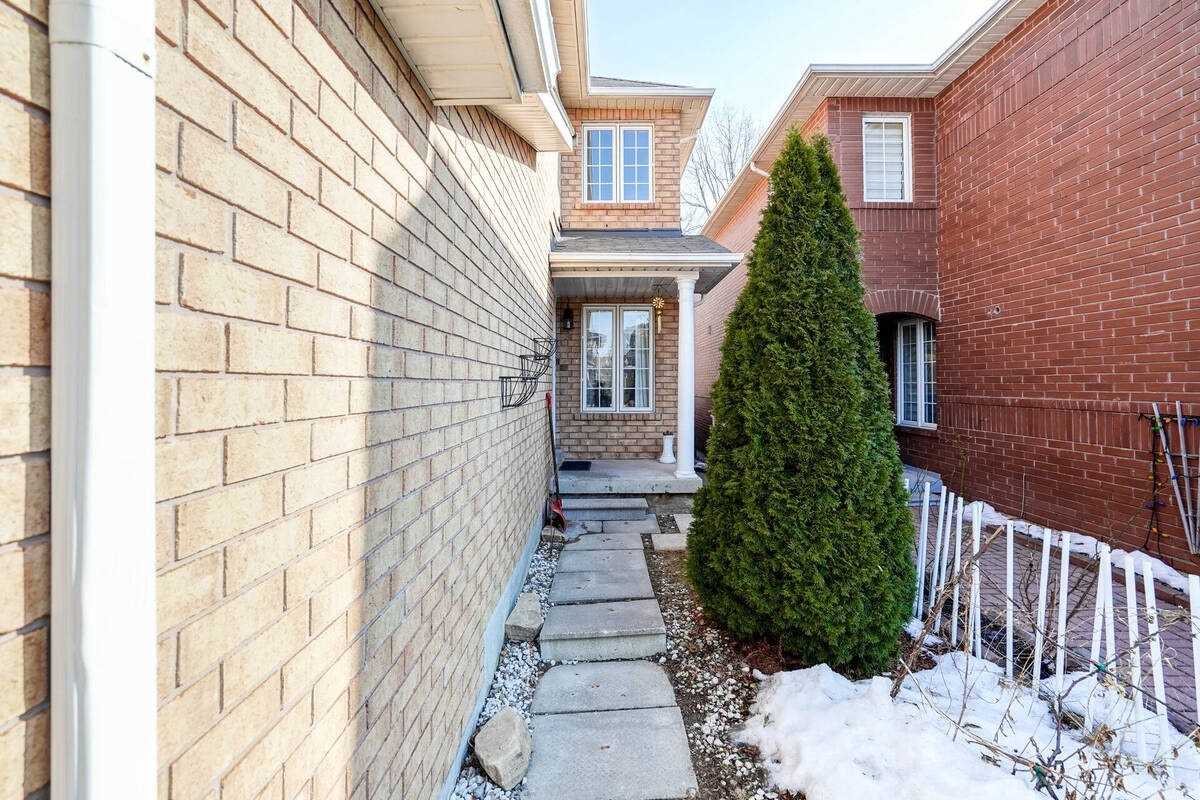 1188 Prestonwood Cres
