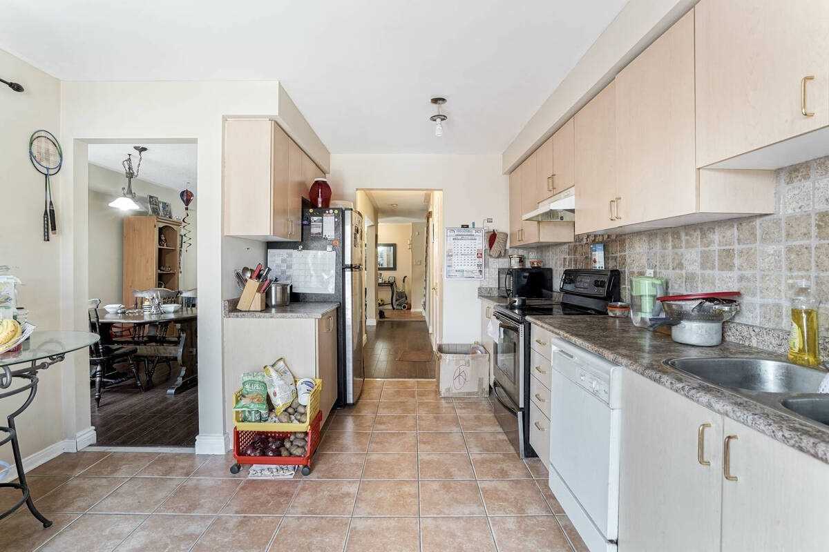 1188 Prestonwood Cres
