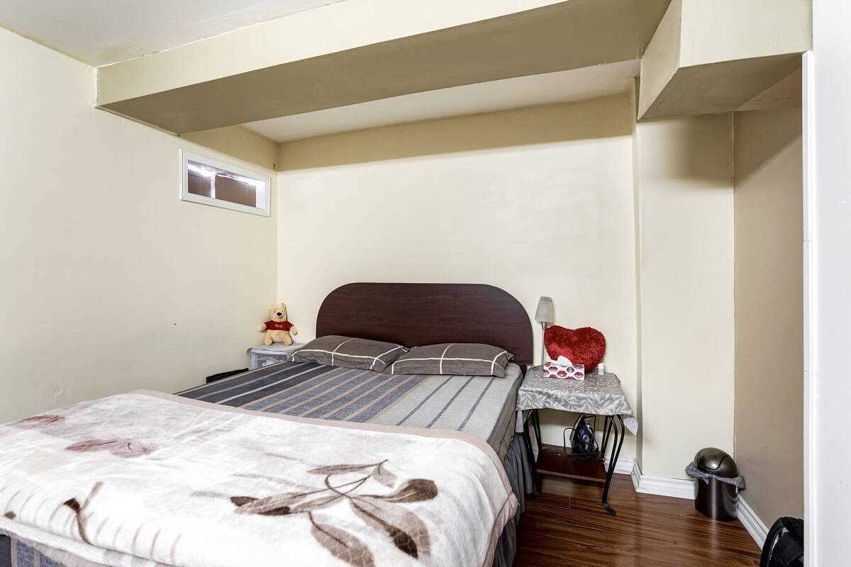 1188 Prestonwood Cres