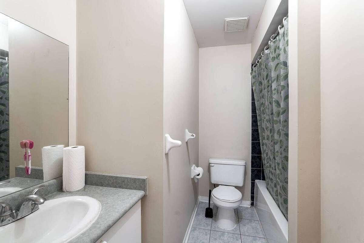 1188 Prestonwood Cres