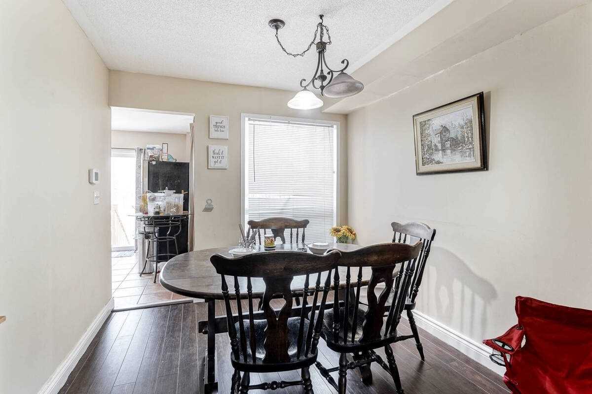 1188 Prestonwood Cres