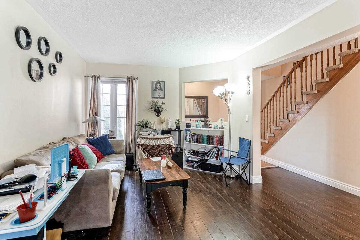 1188 Prestonwood Cres