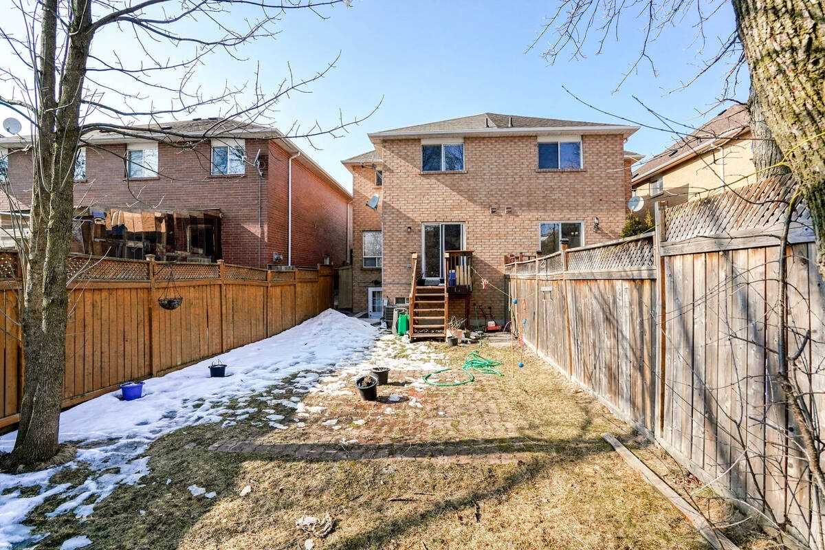 1188 Prestonwood Cres
