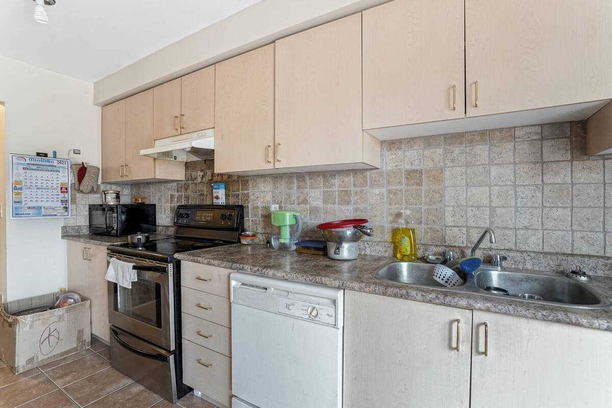 1188 Prestonwood Cres