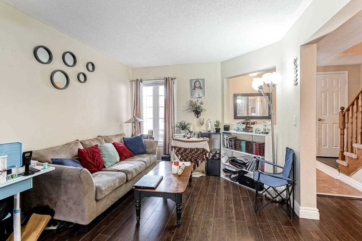 1188 Prestonwood Cres