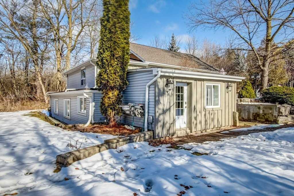 1364 Queen St W