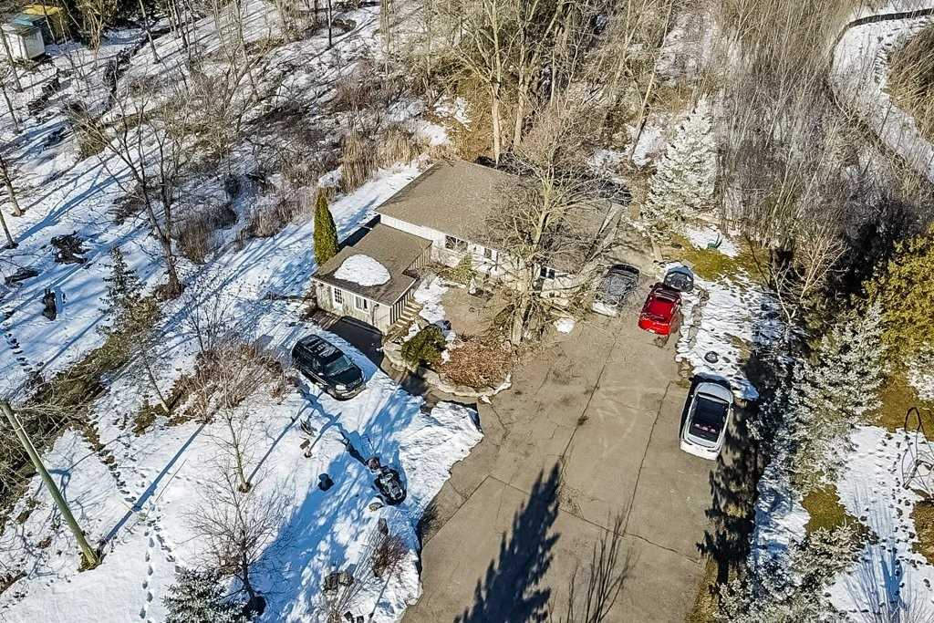 1364 Queen St W