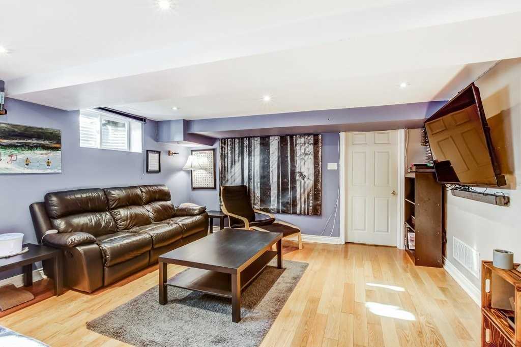 1364 Queen St W