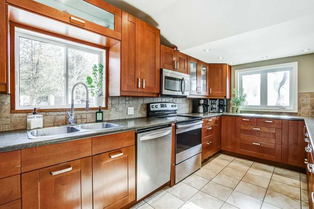1364 Queen St W