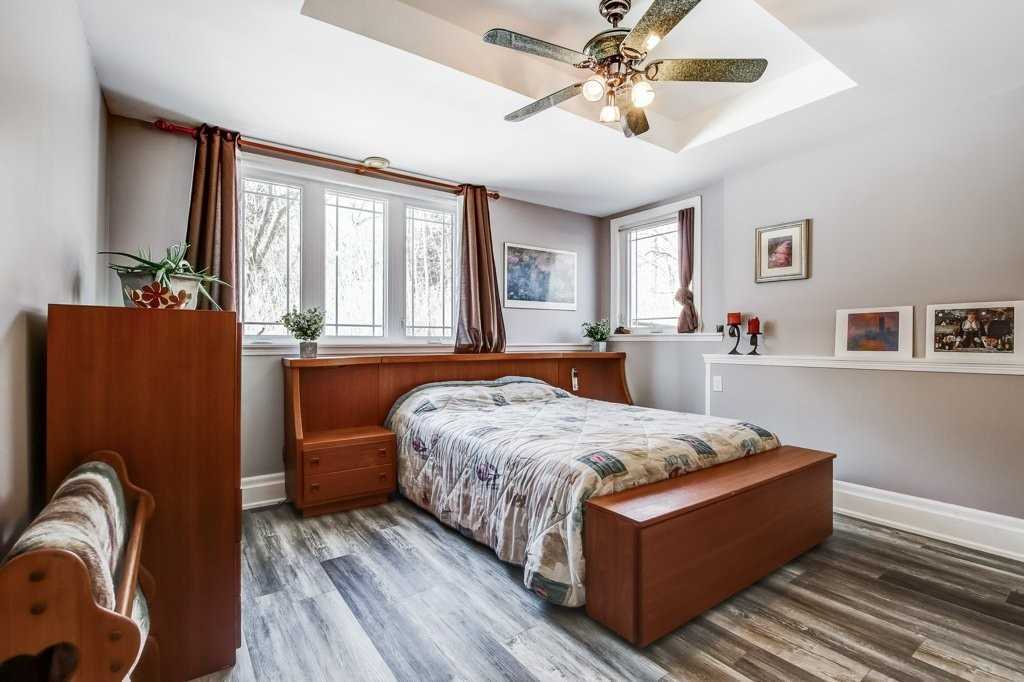 1364 Queen St W