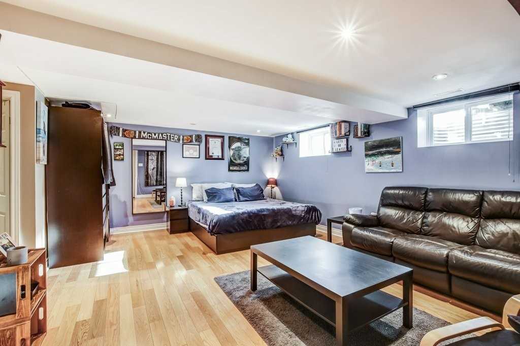 1364 Queen St W