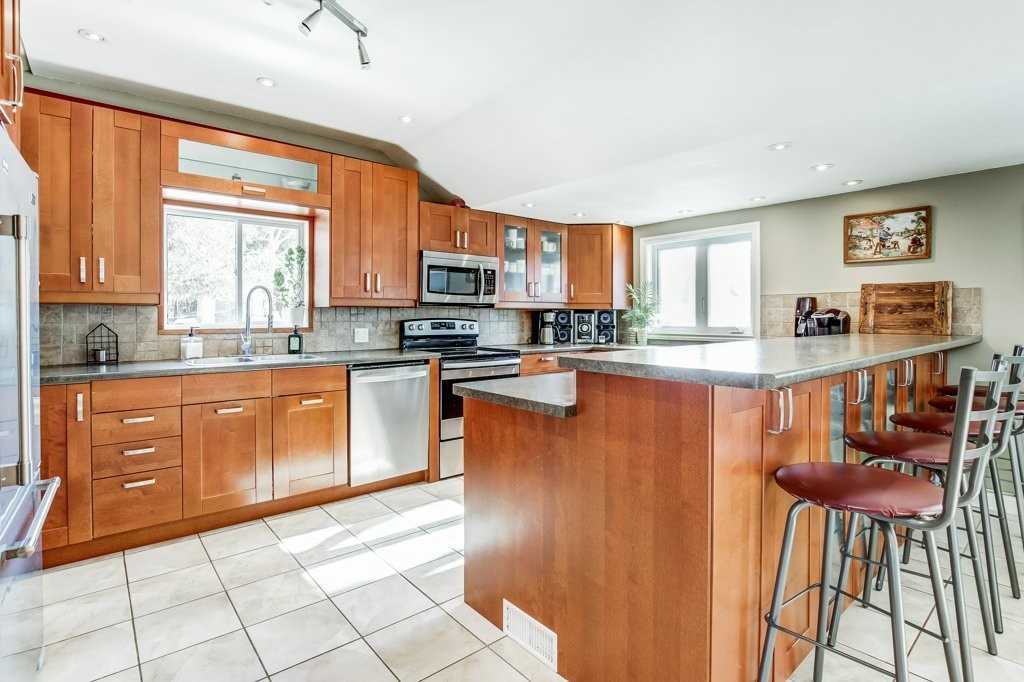 1364 Queen St W