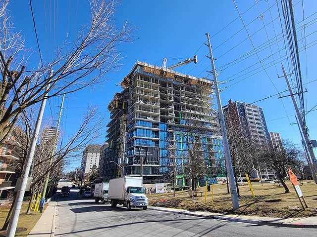 21 Park St E, #209
