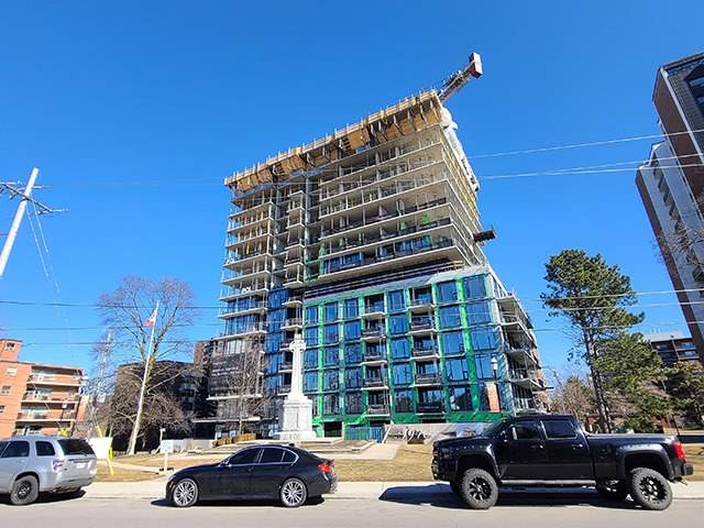 21 Park St E, #209
