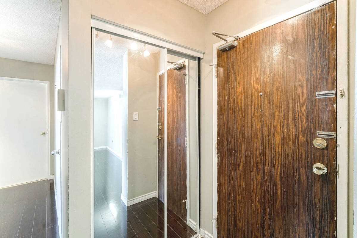 17 Knightsbridge Rd, #1803