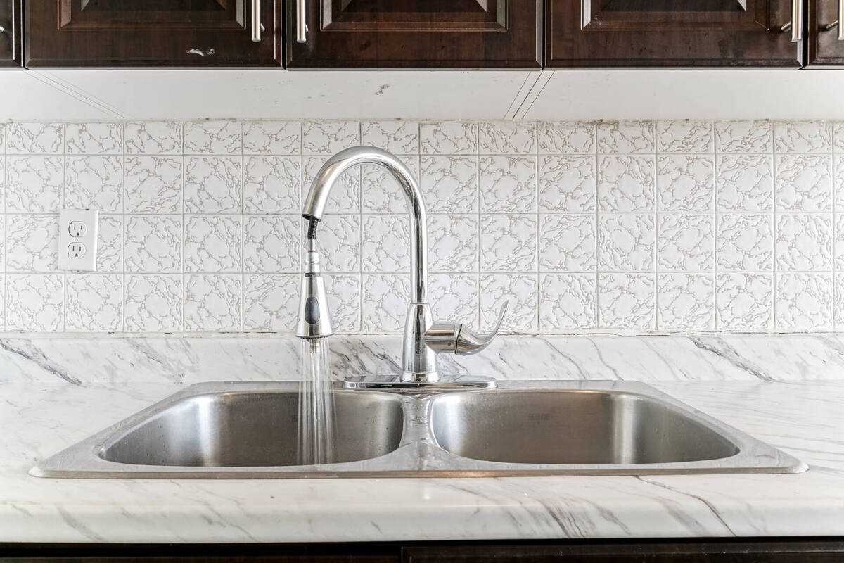 17 Knightsbridge Rd, #1803