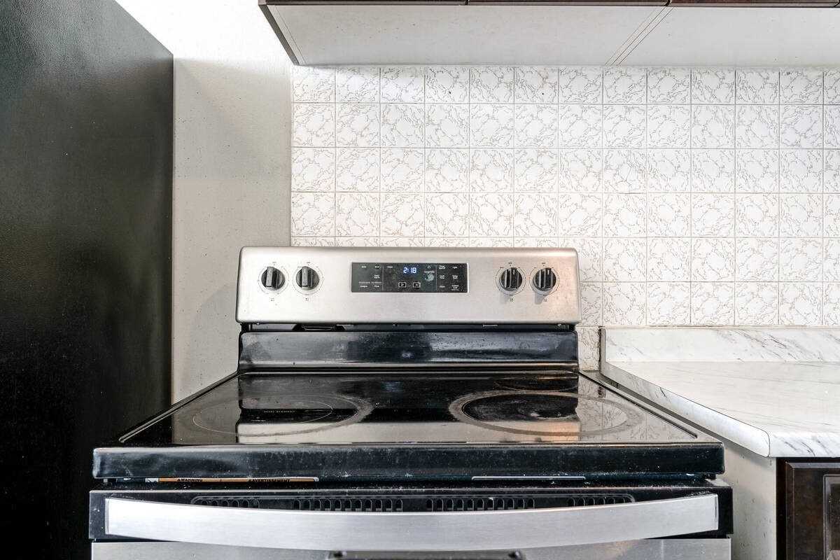 17 Knightsbridge Rd, #1803