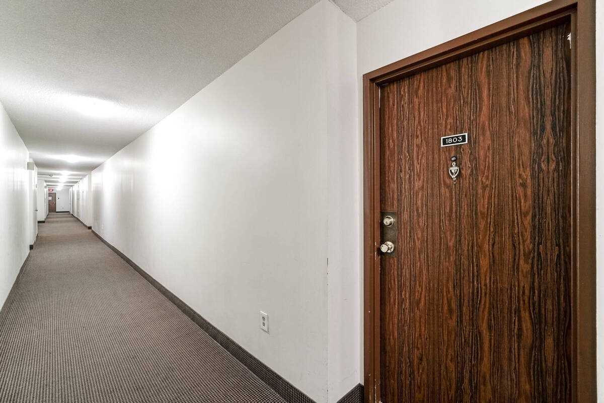 17 Knightsbridge Rd, #1803