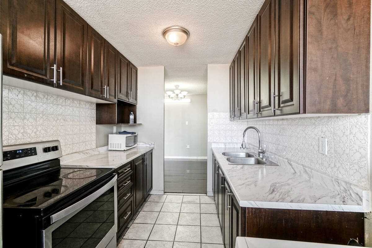 17 Knightsbridge Rd, #1803