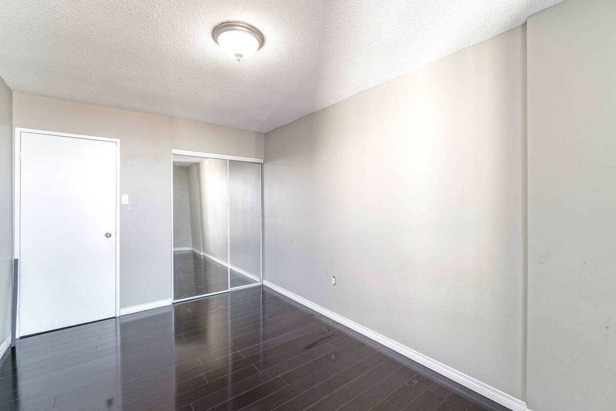 17 Knightsbridge Rd, #1803