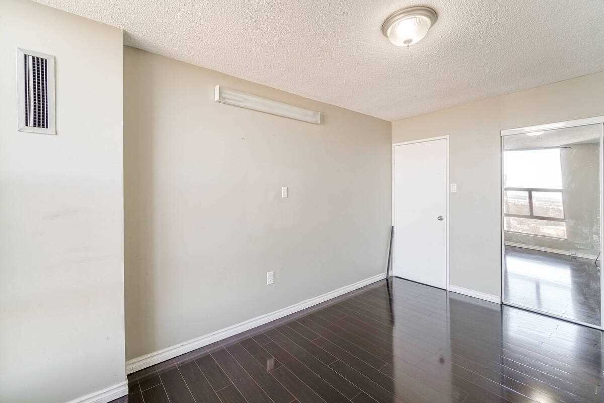 17 Knightsbridge Rd, #1803