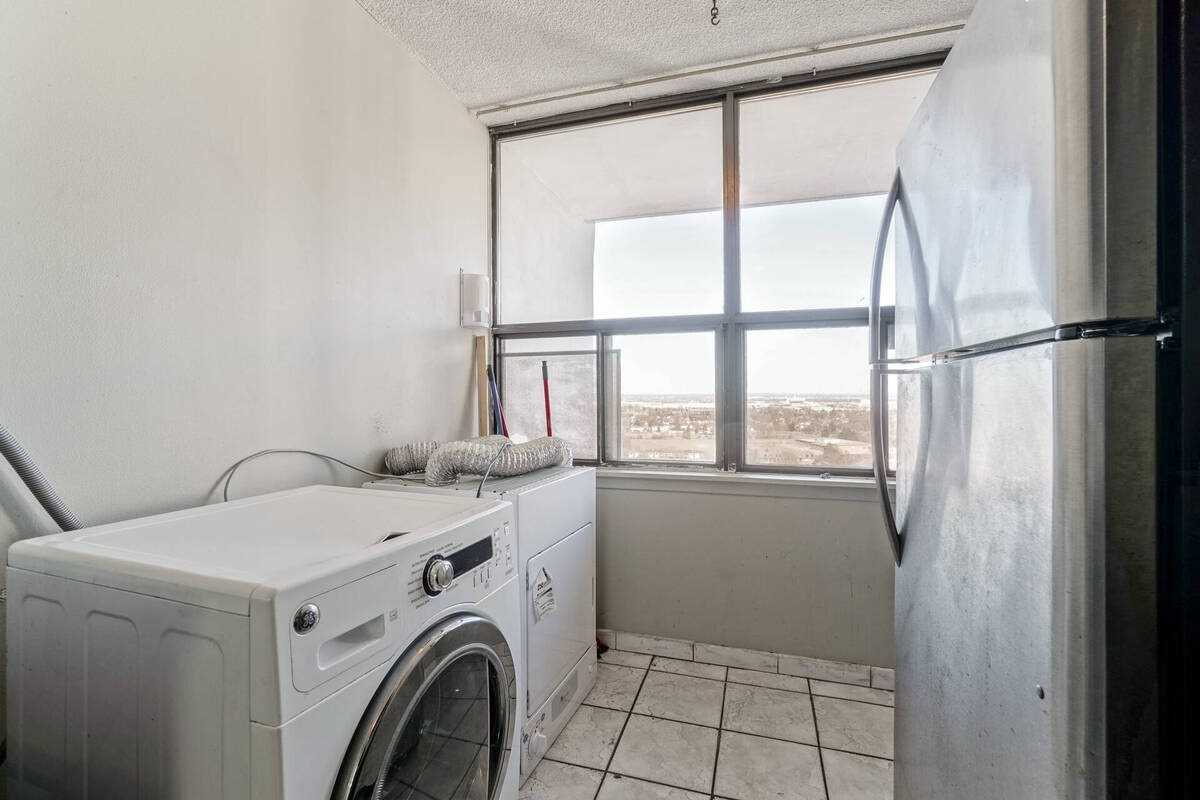 17 Knightsbridge Rd, #1803