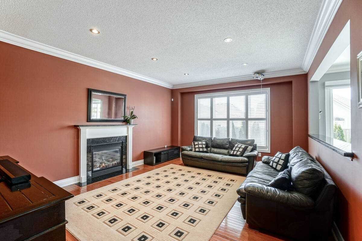 2464 Chaplin Rd