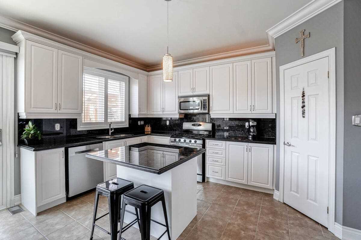 2464 Chaplin Rd