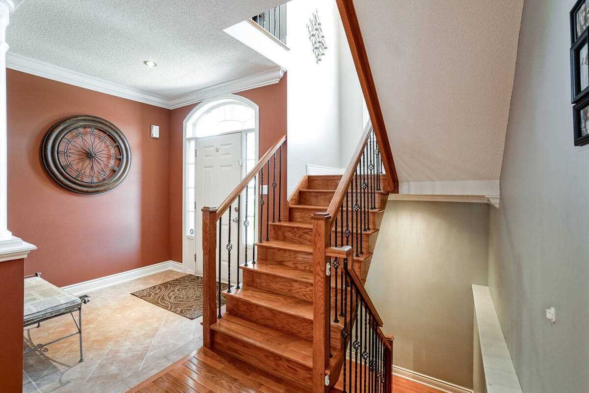 2464 Chaplin Rd