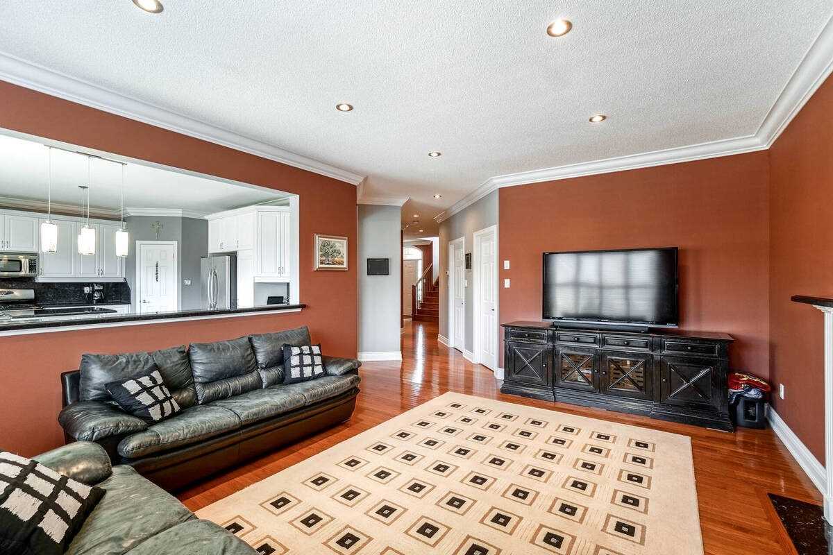 2464 Chaplin Rd