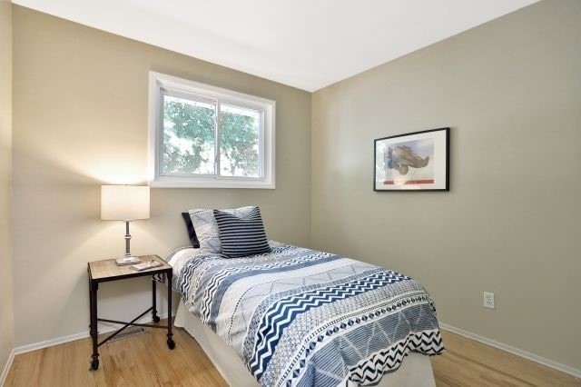 16 Onslow Crt, #Main