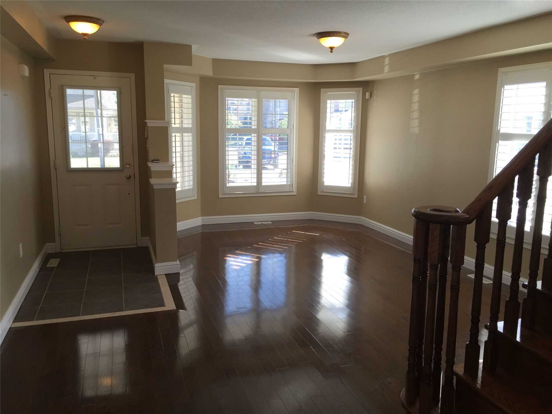 1009 Easterbrook Cres