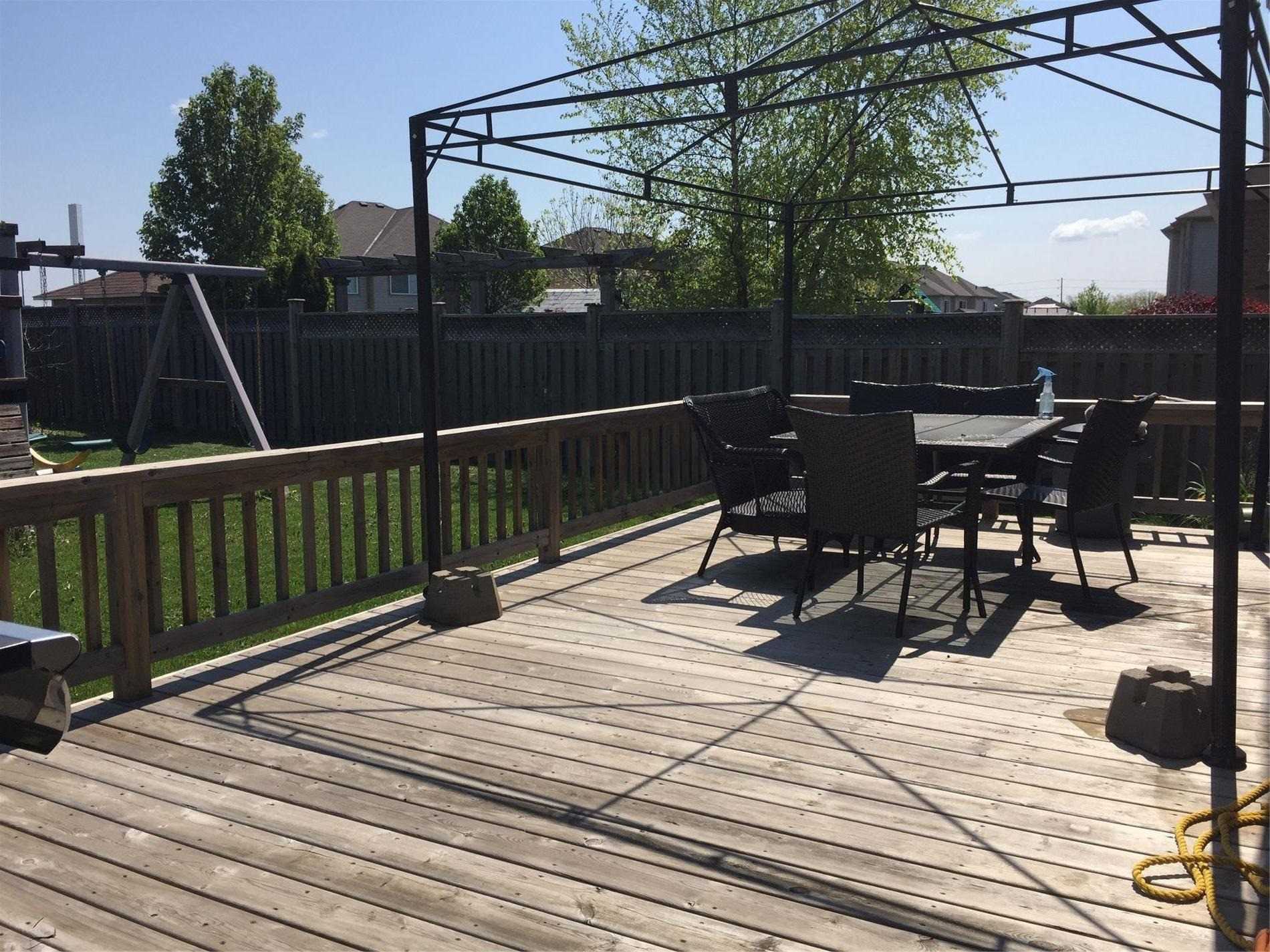 1009 Easterbrook Cres