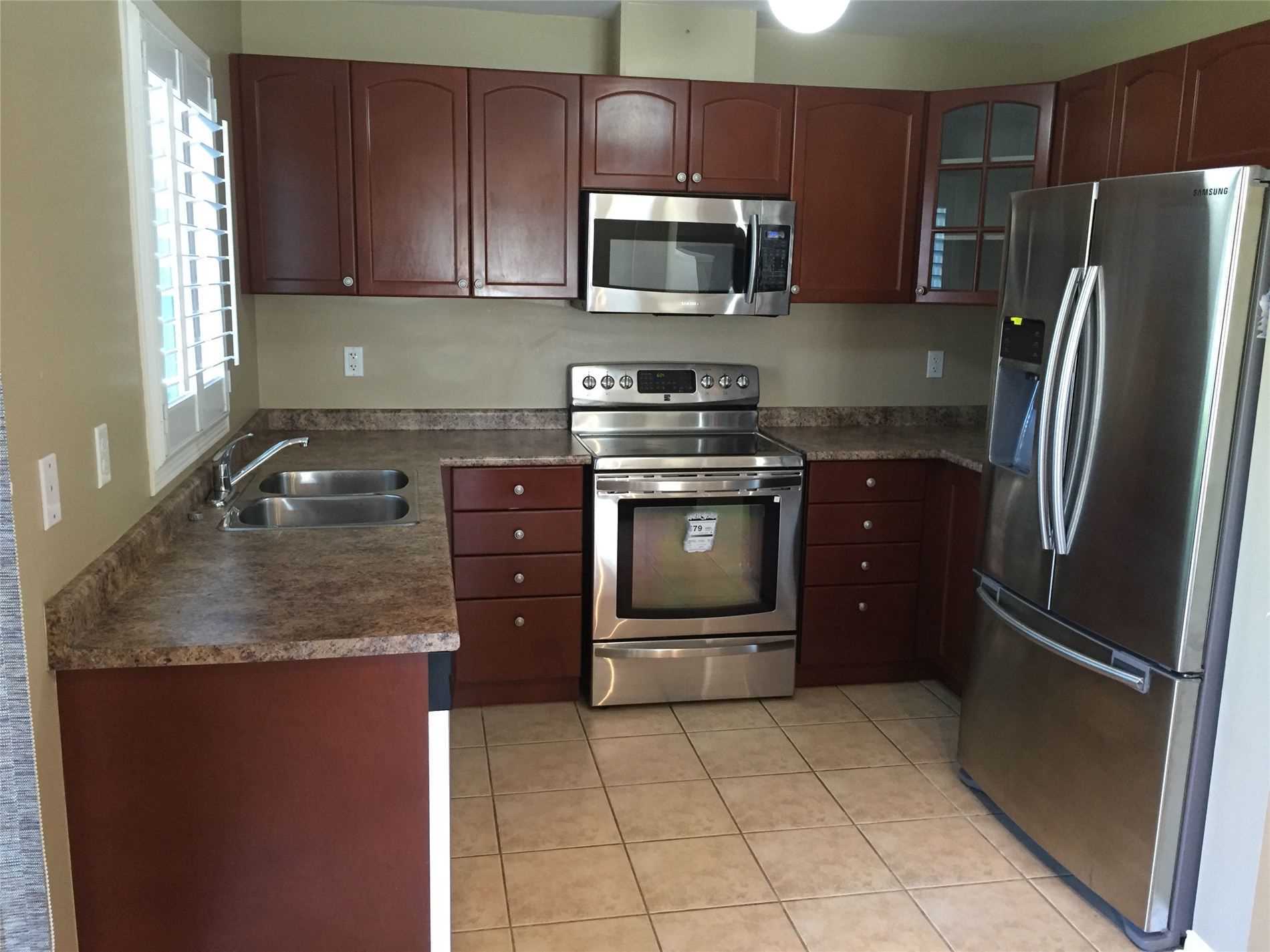 1009 Easterbrook Cres