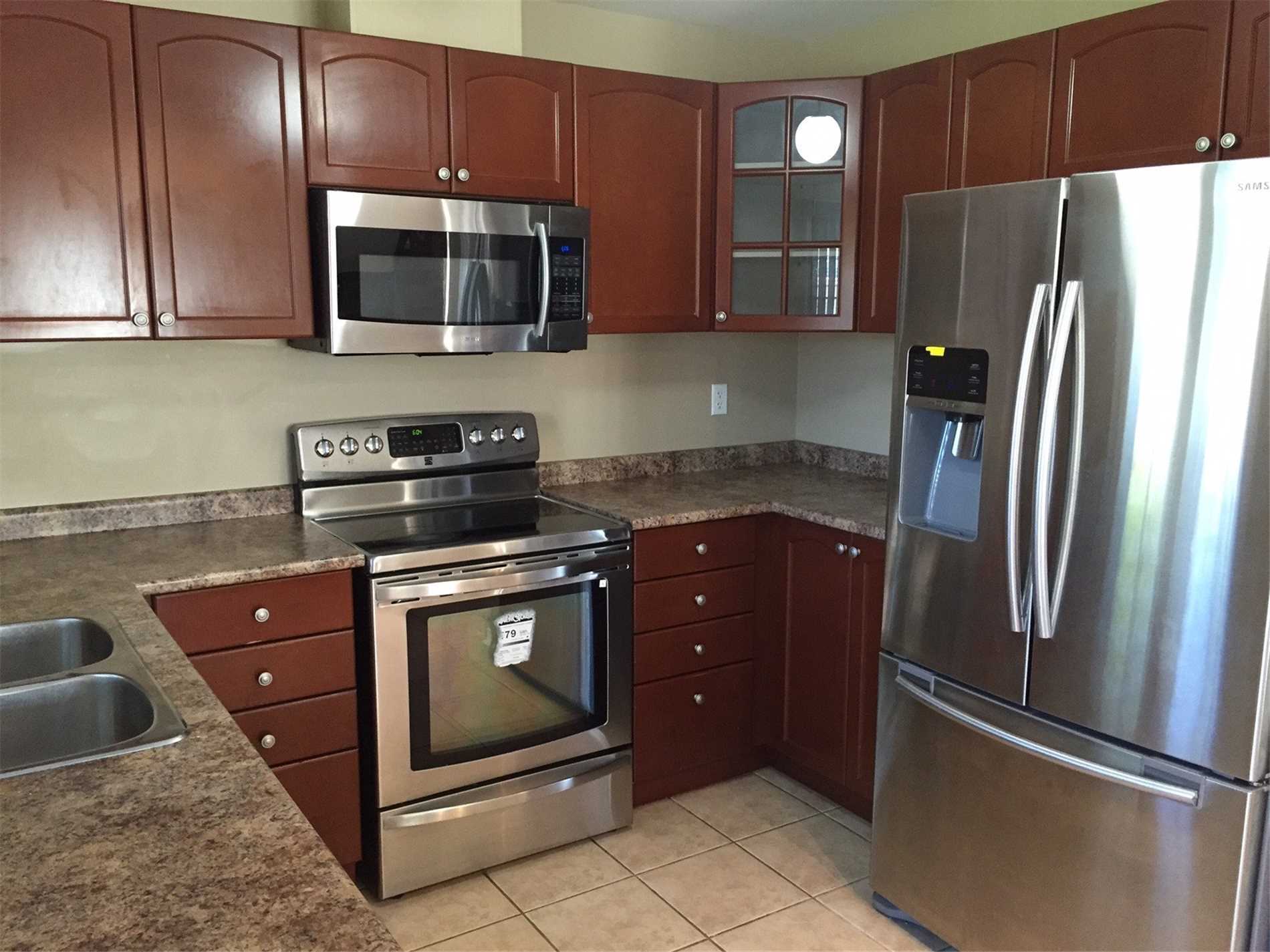 1009 Easterbrook Cres
