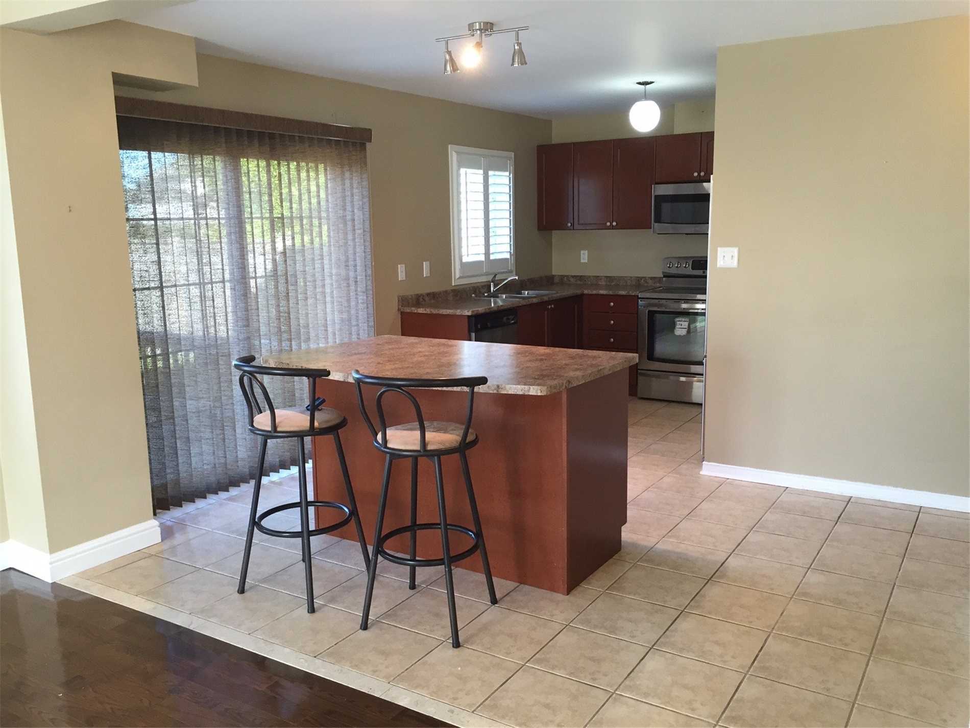 1009 Easterbrook Cres
