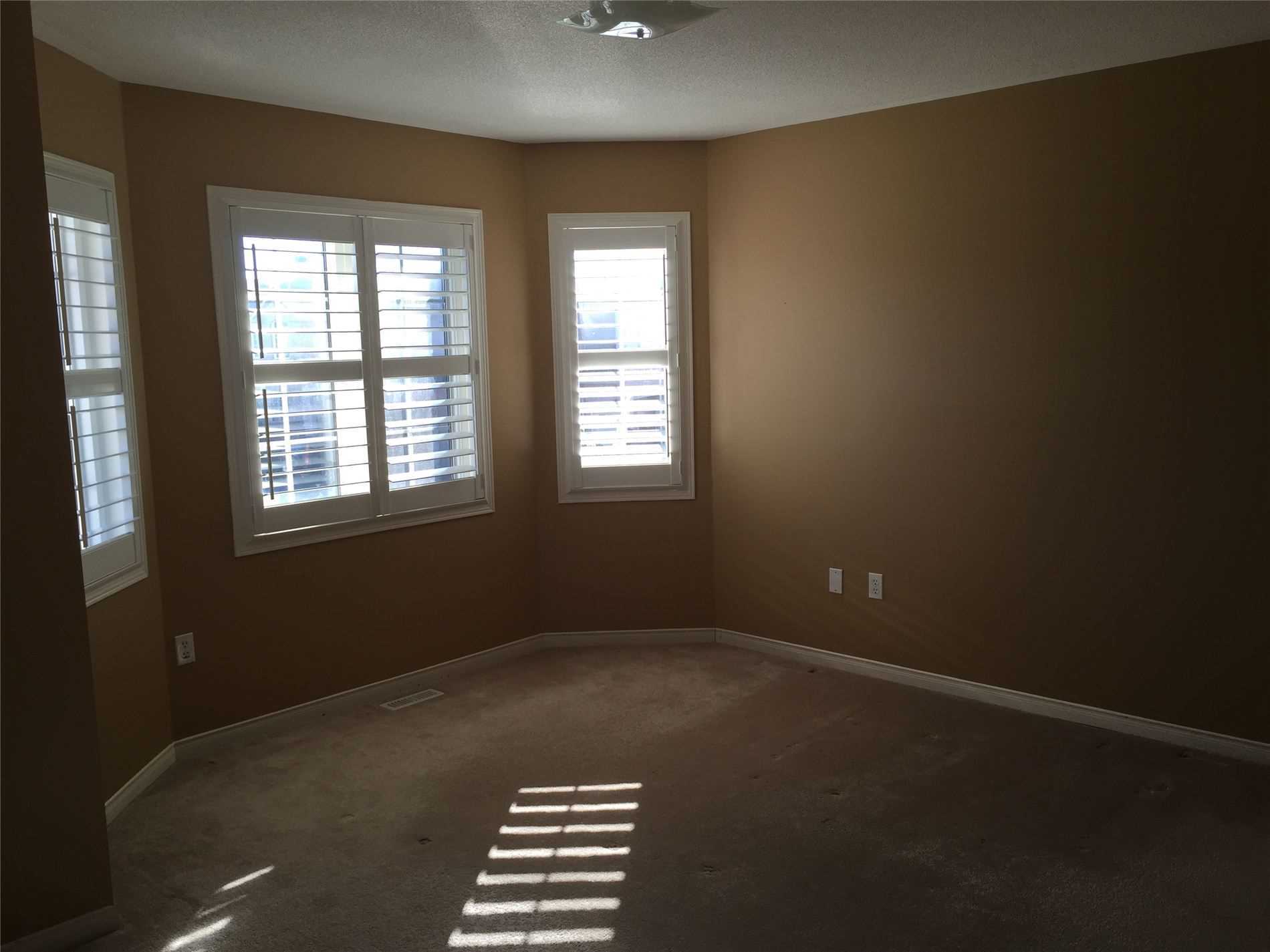 1009 Easterbrook Cres