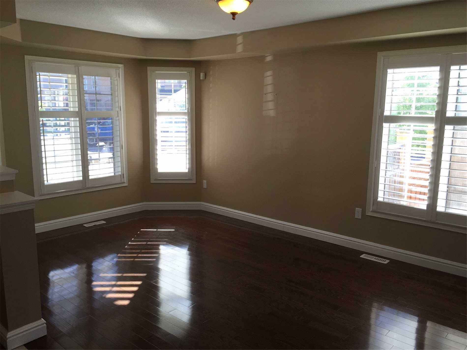 1009 Easterbrook Cres