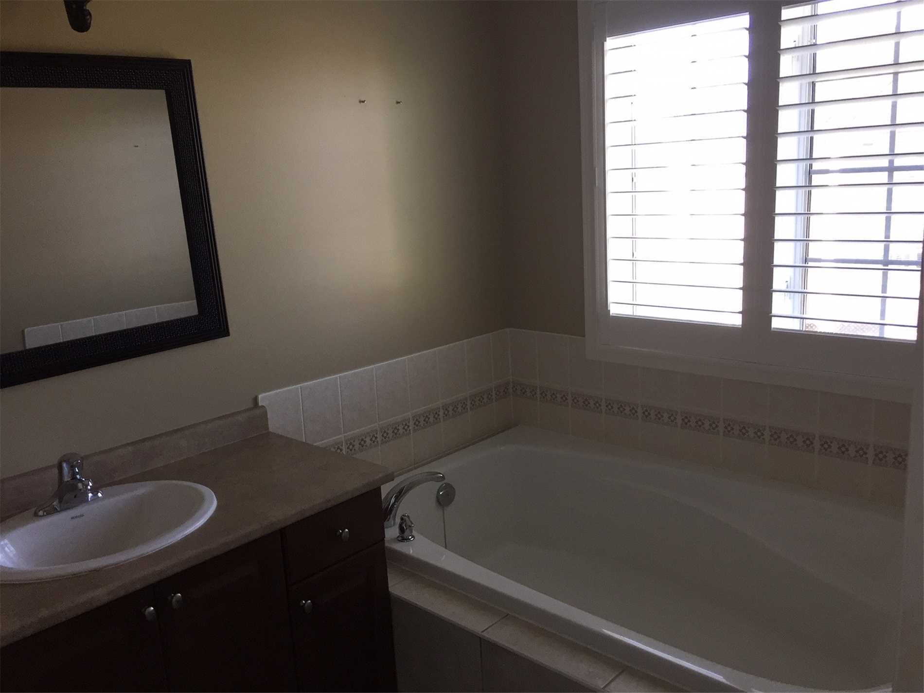 1009 Easterbrook Cres