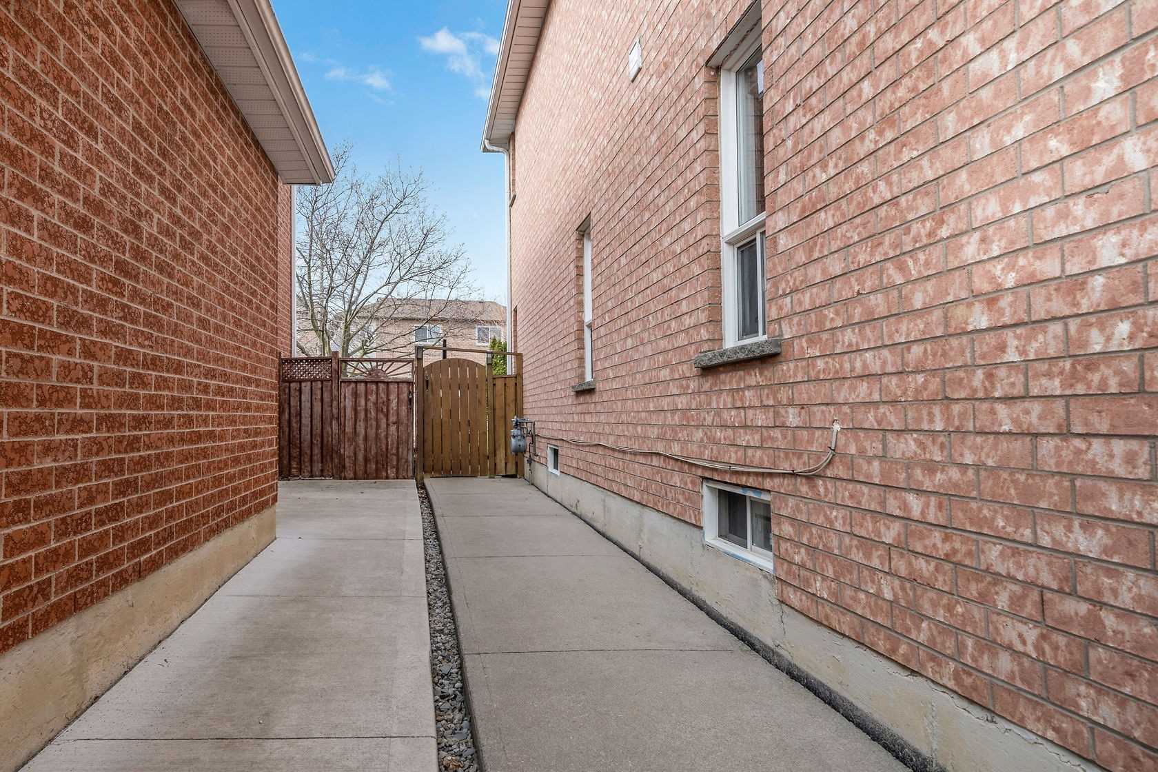 51 Hanton Cres