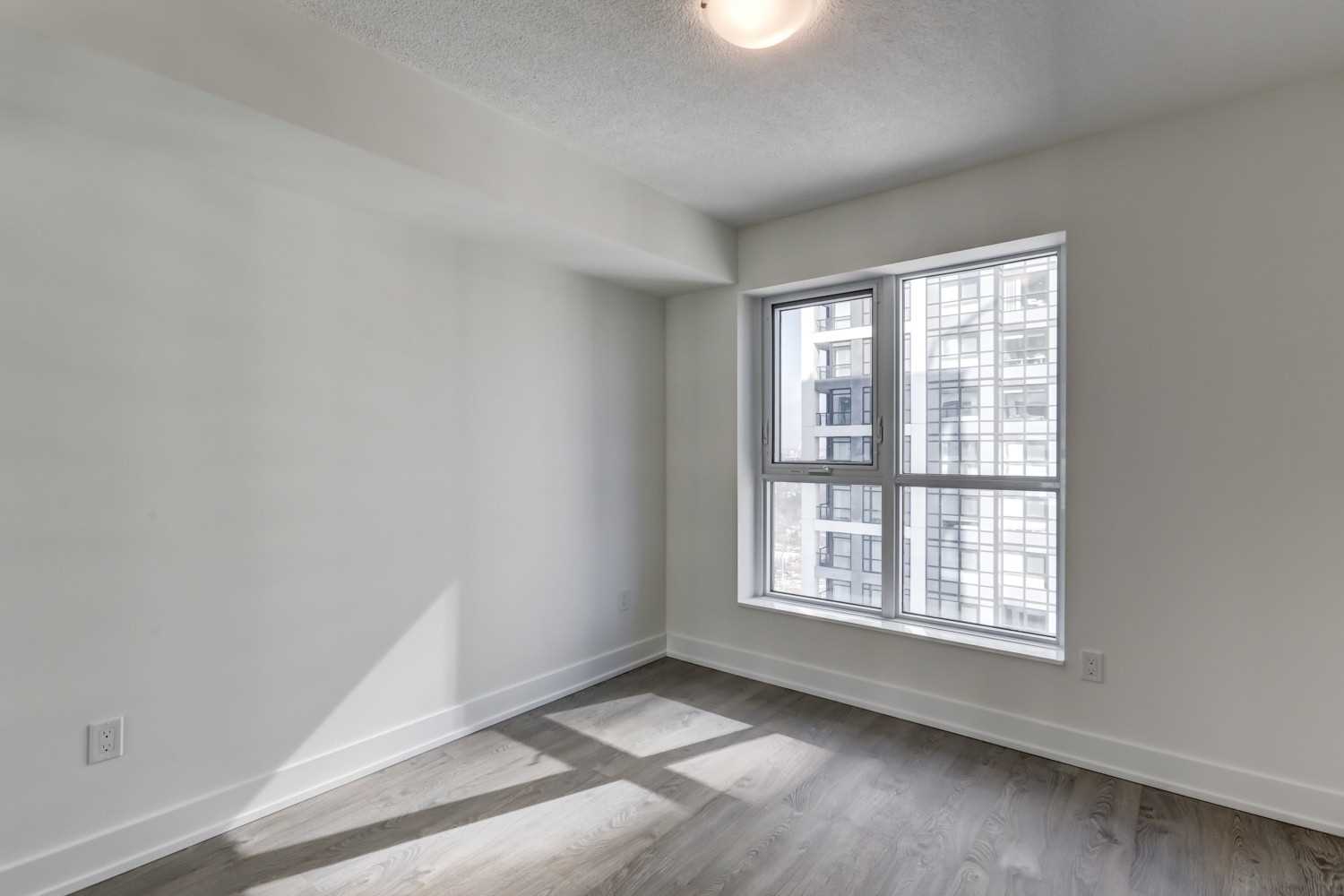 9 Mabelle Ave, #2822