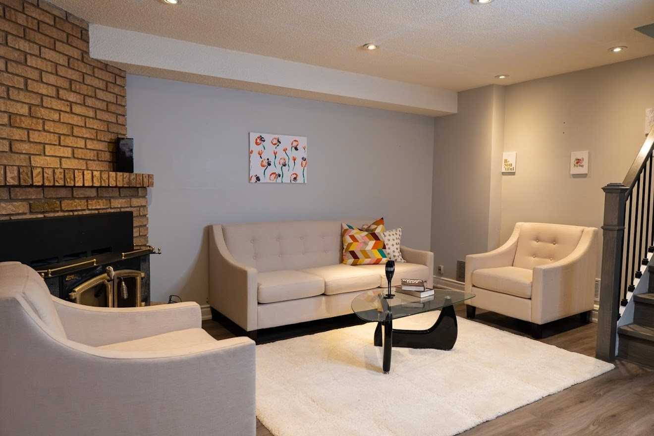 25 Hockley Path