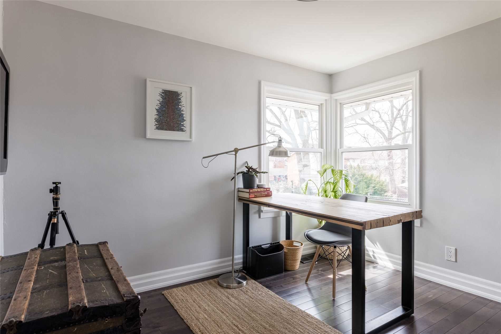 226 Queen Mary Dr